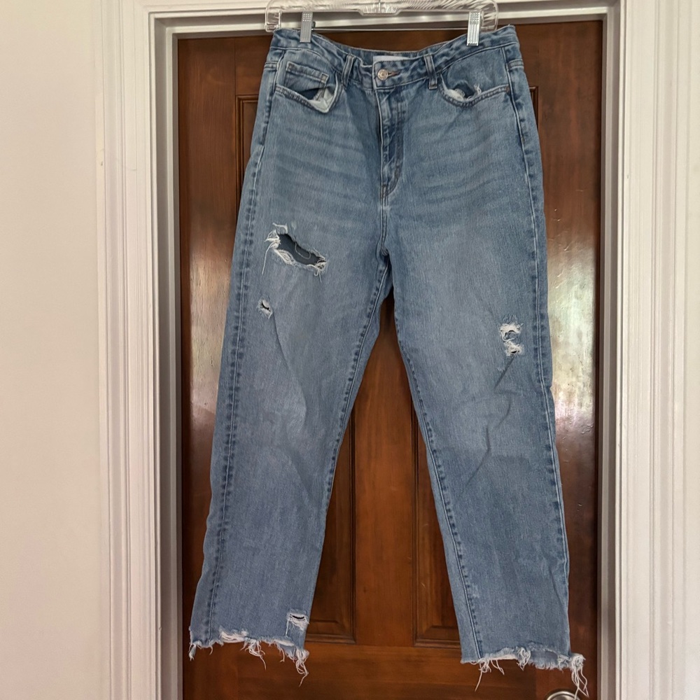 Distressed Cropped Blue Jeans